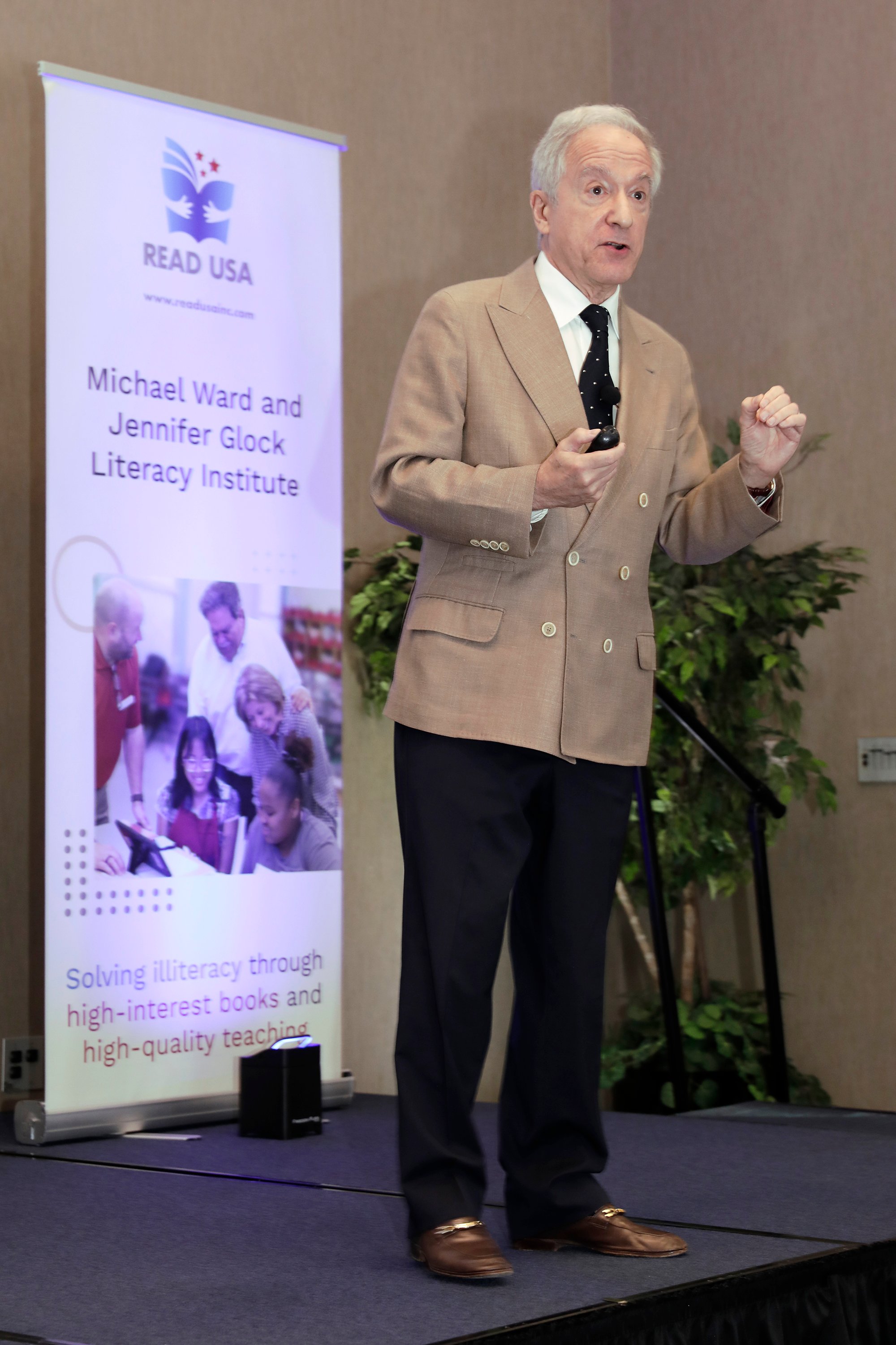 110725 PeaceInThePagesReadUSA 005