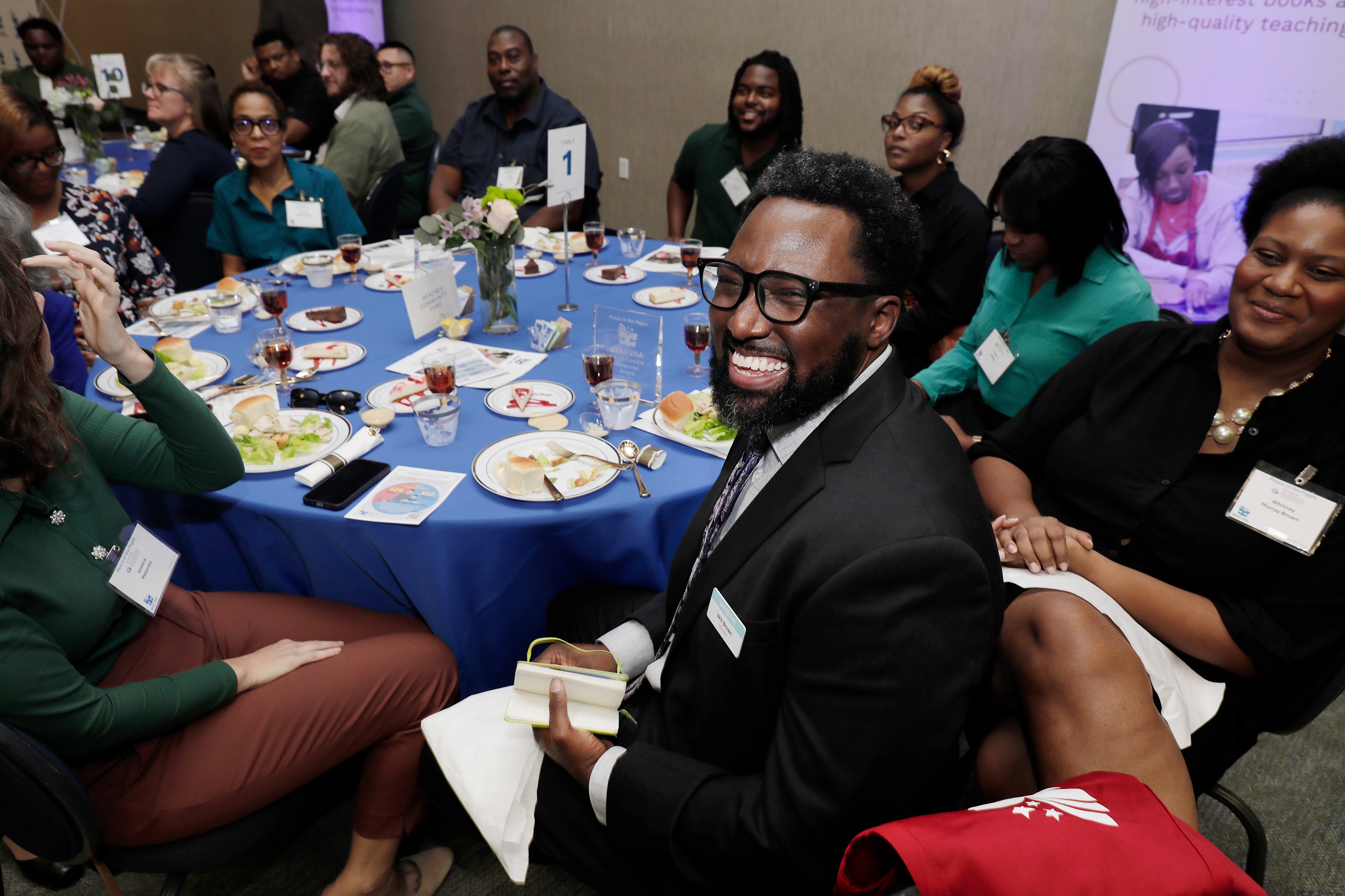 110725 PeaceInThePagesReadUSA 007